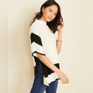 Ann Taylor black and white mock neck color block sweater size XS/S